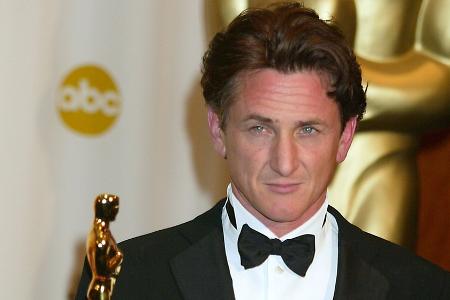 Schauspieler Sean Penn verleiht seinen Oscar an Wolodymyr Selenskyj Schauspieler Sean Penn verleiht seinen Oscar an Wolodymyr Selenskyj