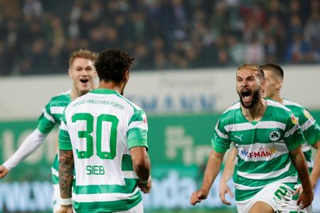 Pleite in Fürth: HSV verpasst Sprung an die Spitze Pleite in Fürth: HSV verpasst Sprung an die Spitze