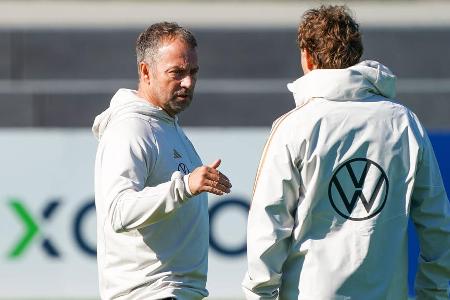 Das ist der Kader des DFB-Teams für die WM - Am Donnerstag hat Bundestrainer Hansi Flick hat bekanntgegeben, welche 26 Spieler den Kader der deutschen Nationalmannschaft bei der Fußball-WM in Katar bilden werden, am Freitag teilte der DFB die Rückennummern der Spieler mit: Das ist der Kader des DFB-Teams für die WM - Am Donnerstag hat Bundestrainer Hansi Flick hat bekanntgegeben, welche 26 Spieler den Kader der deutschen Nationalmannschaft bei der Fußball-WM in Katar bilden werden, am Freitag teilte der DFB die Rückennummern der Spieler mit: