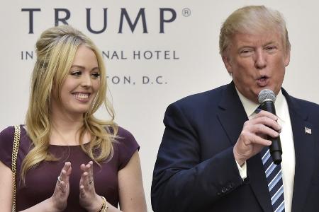 Donald Trump führt seine Tochter Tiffany zum Traualtar Donald Trump führt seine Tochter Tiffany zum Traualtar