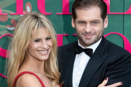 Tomaso Trussardi postet süßes Kuschelfoto mit Michelle Hunziker Tomaso Trussardi postet süßes Kuschelfoto mit Michelle Hunziker