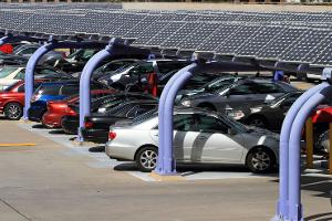 Solar-Parkplätze ersetzen 10 Atomkraftwerke