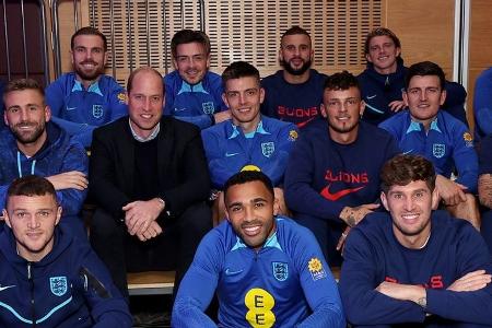 Prinz William überrascht die englische Fußballnationalmannschaft Prinz William überrascht die englische Fußballnationalmannschaft