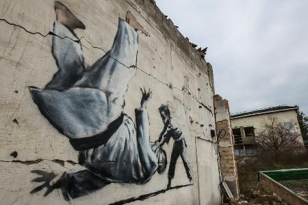 Banksy bekennt sich zu sieben Kunstwerken in der Ukraine Banksy bekennt sich zu sieben Kunstwerken in der Ukraine