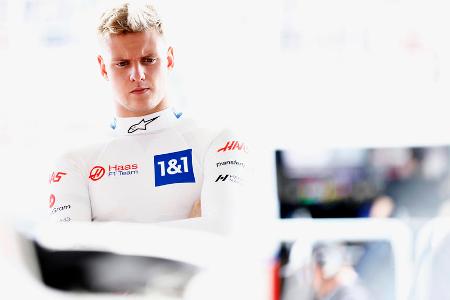 Die Karriere von Mick Schumacher - Mick Schumacher am Scheideweg: Nach seinem Aus bei Haas steht der Sohn von Rekord-Weltmeister Michael Schumacher vor einer ungewissen Zukunft in der Formel 1. Wir blicken zurück auf das Leben und die Motorsport-Karriere des 23-Jährigen: Die Karriere von Mick Schumacher - Mick Schumacher am Scheideweg: Nach seinem Aus bei Haas steht der Sohn von Rekord-Weltmeister Michael Schumacher vor einer ungewissen Zukunft in der Formel 1. Wir blicken zurück auf das Leben und die Motorsport-Karriere des 23-Jährigen: