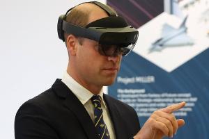 Prinz William: Mit VR-Brille auf dem Militärflugplatz