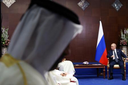 Zwei Tage vor WM-Start: Katars Emir telefoniert mit Putin Zwei Tage vor WM-Start: Katars Emir telefoniert mit Putin