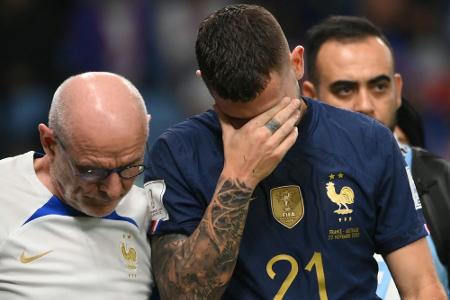 Frankreich: Bayern-Profi Hernandez verletzt ausgewechselt Frankreich: Bayern-Profi Hernandez verletzt ausgewechselt