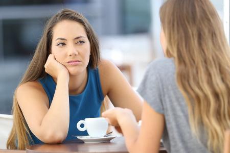 Keine Nähe mehr? Wie man eine Freundschaft richtig beendet Keine Nähe mehr? Wie man eine Freundschaft richtig beendet