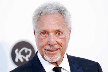 Sänger Sir Tom Jones wurde erneut an der Hüfte operiert Sänger Sir Tom Jones wurde erneut an der Hüfte operiert