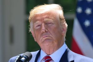 E. Jean Carroll reicht Vergewaltigungsklage gegen Donald Trump ein