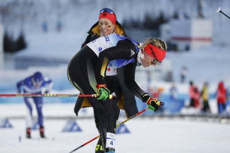 Langlauf: Olympiasiegerinnen Hennig und Carl scheiden aus Langlauf: Olympiasiegerinnen Hennig und Carl scheiden aus