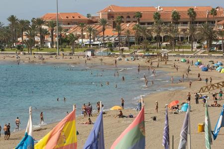Teneriffa: Walisische und englische Hooligans prügeln sich Teneriffa: Walisische und englische Hooligans prügeln sich