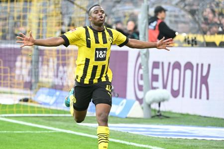 Moukoko will in Dortmund verlängern Moukoko will in Dortmund verlängern