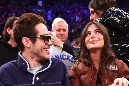 Pete Davidson und Emily Ratajkowski zeigen sich als Paar Pete Davidson und Emily Ratajkowski zeigen sich als Paar
