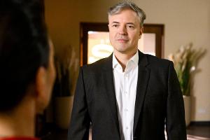 Zurück bei "Alles was zählt": Dr. Axel Schwarz schmiedet neue Intrigen