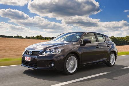  Lexus CT200h schräg von der Seite