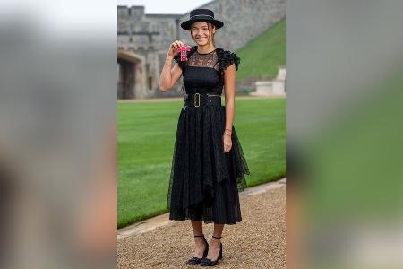 Ritterschlag: Tennis-Star Emma Raducanu erschien im teuren Dior-Outfit Ritterschlag: Tennis-Star Emma Raducanu erschien im teuren Dior-Outfit
