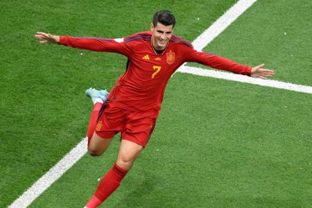 Spanien mit fünf Wechseln gegenüber Deutschland-Spiel Spanien mit fünf Wechseln gegenüber Deutschland-Spiel
