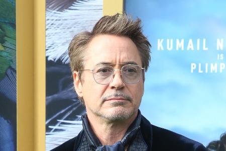 Robert Downey Jr.: Vater gab ihm Drogen, als er sechs Jahre alt war Robert Downey Jr.: Vater gab ihm Drogen, als er sechs Jahre alt war