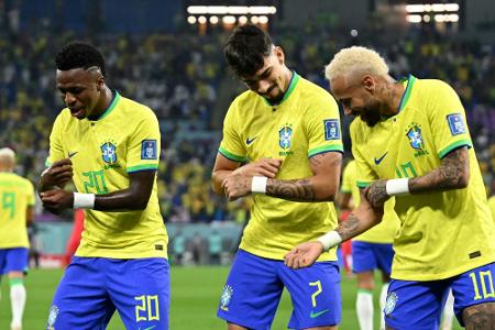 Brasilien zaubert und tanzt für Pele Brasilien zaubert und tanzt für Pele