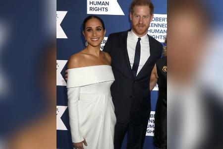 Mit Dianas Ring und Designerrobe: Meghan lässt sich in New York feiern Mit Dianas Ring und Designerrobe: Meghan lässt sich in New York feiern
