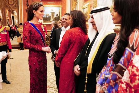 Prinzessin Kate glänzt im Palast mit einer besonderen Tiara Prinzessin Kate glänzt im Palast mit einer besonderen Tiara