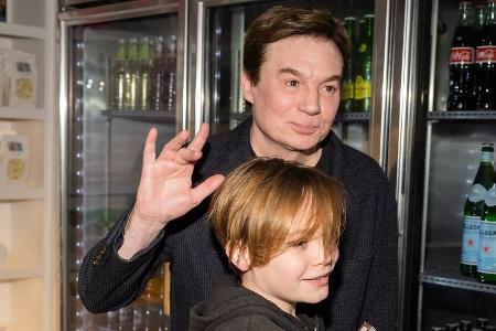 Mike Myers: Vater-Sohn-Ausflug auf dem roten Teppich Mike Myers: Vater-Sohn-Ausflug auf dem roten Teppich