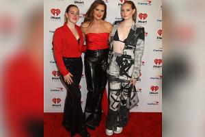 Brooke Shields glänzt mit ihren Töchtern auf dem roten Teppich