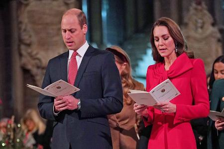 Prinzessin Kate sorgt im roten Kleid für Weihnachtsstimmung Prinzessin Kate sorgt im roten Kleid für Weihnachtsstimmung