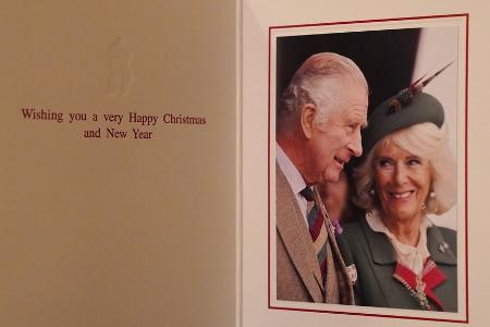 König Charles und Königsgemahlin Camilla präsentieren Weihnachtskarte