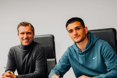 Frankfurt holt Torhütertalent Simoni Frankfurt holt Torhütertalent Simoni