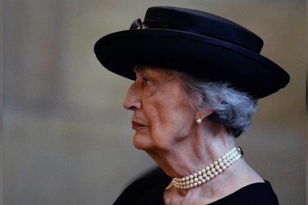Queen-Hofdame Lady Susan Hussey trifft nach Rücktritt Rassismus-Opfer Queen-Hofdame Lady Susan Hussey trifft nach Rücktritt Rassismus-Opfer
