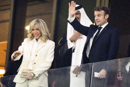 Emmanuel Macron und Frau Brigitte feuern Frankreich beim WM-Finale an Emmanuel Macron und Frau Brigitte feuern Frankreich beim WM-Finale an