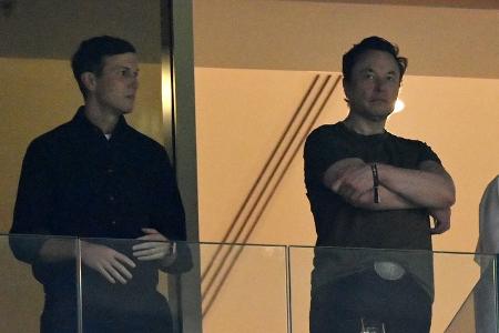 Elon Musk in Katar: Er besucht WM-Finale mit Trump-Schwiegersohn Elon Musk in Katar: Er besucht WM-Finale mit Trump-Schwiegersohn