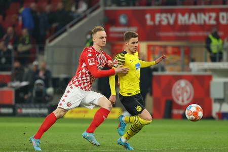 Schalke leiht Tauer von Mainz aus Schalke leiht Tauer von Mainz aus