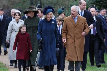 Royals zeigen sich bei ihrem Weihnachtsspaziergang Royals zeigen sich bei ihrem Weihnachtsspaziergang