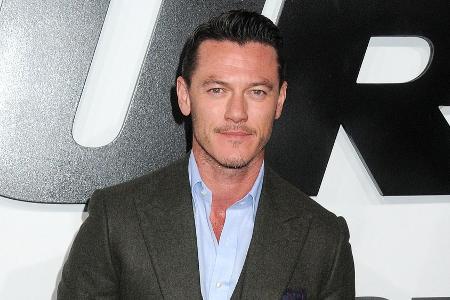 Luke Evans teilt seltenes Pärchenselfie mit seinem Partner Luke Evans teilt seltenes Pärchenselfie mit seinem Partner