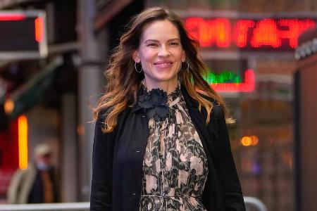 Schwangere Hilary Swank freut sich über Schwangere Hilary Swank freut sich über