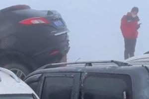 Dichter Nebel – mehr als 200 Autos gecrasht