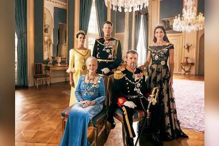 Nach Drama um Titelentzug: Neues Familienfoto der dänischen Royals Nach Drama um Titelentzug: Neues Familienfoto der dänischen Royals