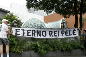 Pele wird am Dienstag in Santos beigesetzt