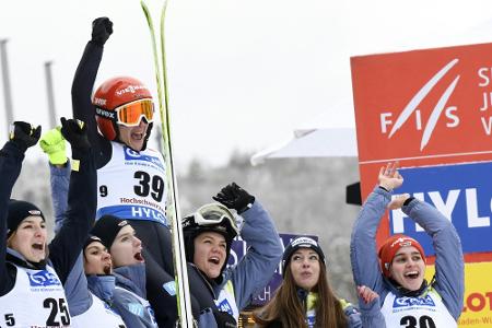 Skispringen: Frauen erhalten zumindest Skispringen: Frauen erhalten zumindest