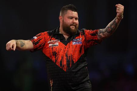 Diese Legenden krönten sich zum Darts-Weltmeister - In einem epischen Finale gegen Michael van Gerwen krönt sich Michael Smith bei der Darts-WM 2023 erstmals zum Champion. Diese Legenden gewannen neben dem 'Bully Boy' die PDC-Weltmeisterschaft - eine sogar unfassbare 14 Mal: Diese Legenden krönten sich zum Darts-Weltmeister - In einem epischen Finale gegen Michael van Gerwen krönt sich Michael Smith bei der Darts-WM 2023 erstmals zum Champion. Diese Legenden gewannen neben dem 'Bully Boy' die PDC-Weltmeisterschaft - eine sogar unfassbare 14 Mal: