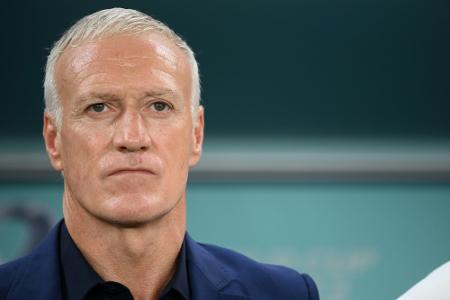 Deschamps bleibt Frankreichs Nationaltrainer Deschamps bleibt Frankreichs Nationaltrainer