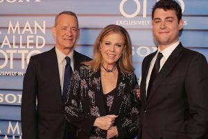 Tom Hanks und Rita Wilson mit ihrem jüngsten Sohn bei Filmpremiere