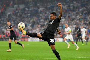 BVB-Leihgabe Knauff lässt Zukunft in Frankfurt offen