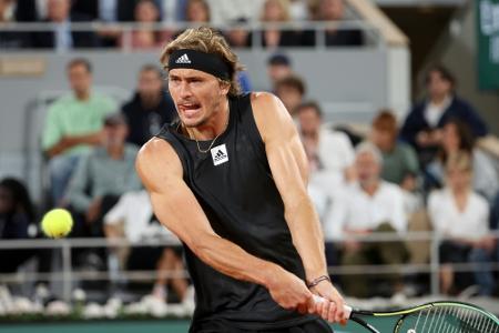 Treffen in Melbourne: Zverev schlägt Bälle mit Nowitzki Treffen in Melbourne: Zverev schlägt Bälle mit Nowitzki