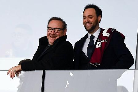 Preis für Lebenswerk: Kevin Spacey zeigt sich in Italien im Stadion Preis für Lebenswerk: Kevin Spacey zeigt sich in Italien im Stadion