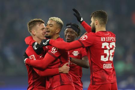Schalke stürzt schon wieder ab: Pleitenserie geht weiter Schalke stürzt schon wieder ab: Pleitenserie geht weiter
